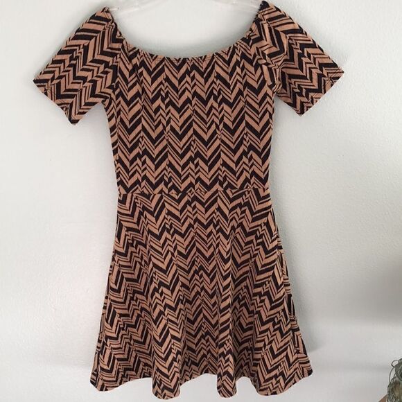 Vintage Everly mini dress.  Size Small.  70’s style. - Picture 3 of 7